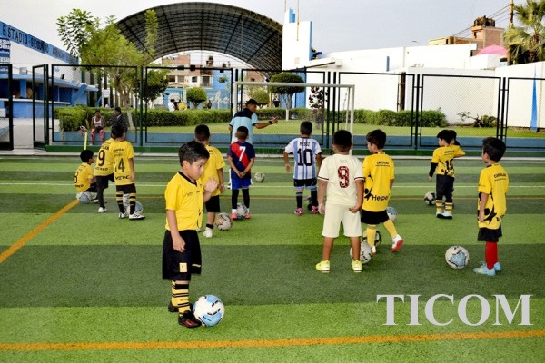 Formación en Fútbol para Menores  Academia Cantolao